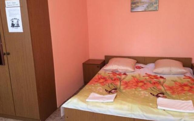 Guest House Elmas