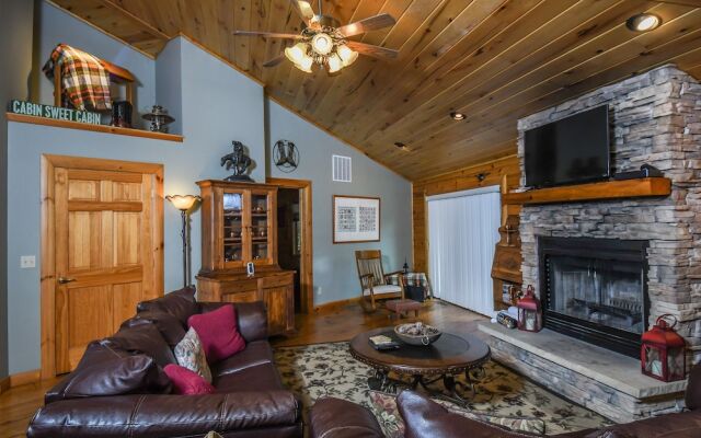 Cozy Cabin 4 Bedroom House