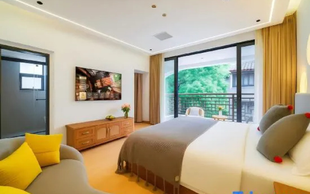 Nanxi Bieyuan · Balcony Ancient City View · Smart AV Chinese Inn (Chuxiong Yi Ancient Town) – Guest Rooms – Chuxiong