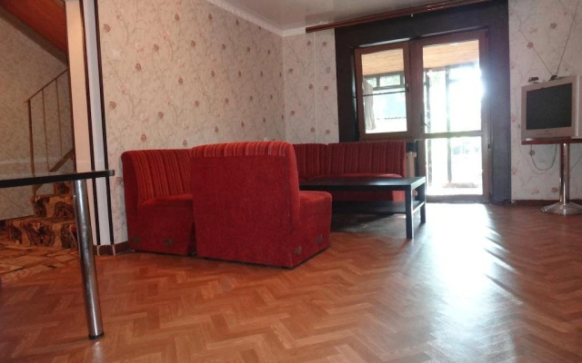 Yuzhny Guest House — фото