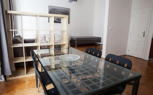 Spacious 2 Bedroom Apartment With Nice Terrace