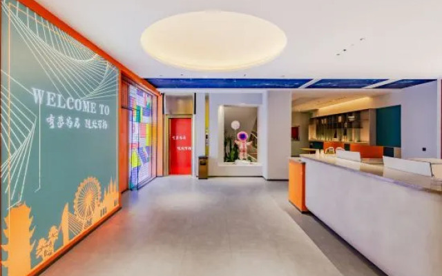 Qilai Smart Hotel (Kaisheng Building, Wuhu Pedestrian Street)