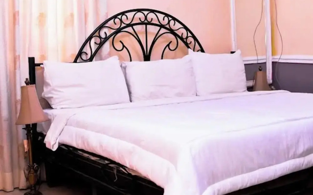 Royal Pavilion Hotel and Suites