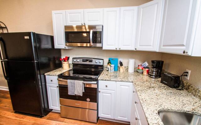 One Bedroom Apartment Near Downtown With Sleeper