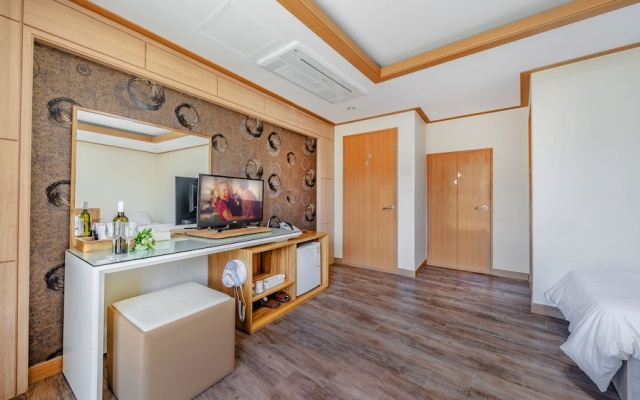 Gangneung Four Season Hotel and Pension