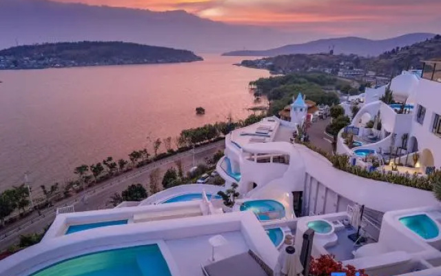 Songyun Cliff Hotel – Outside – Dali