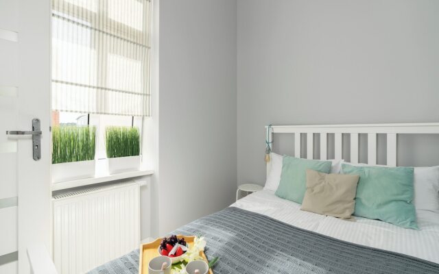 Scandi Ma?e Garbary Apartment by Renters