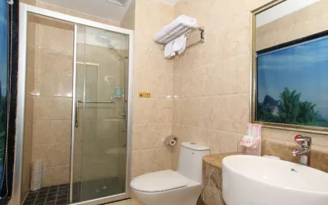 Junlin Hotel (Yangshuo West Street Central Plaza Branch)