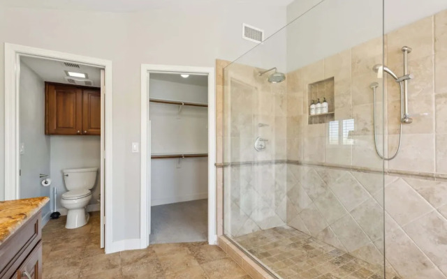 Red Mountain Retreat 5 BDR w/ Heated Pool!