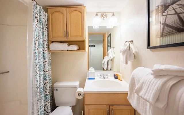 Four Oclock Lodge B06