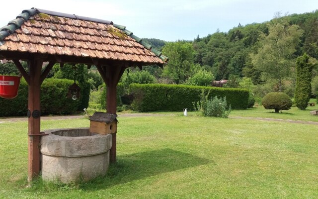 Au Pied Des Milles Étangs