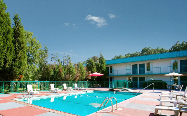 Rodeway Inn & Suites Carrollton