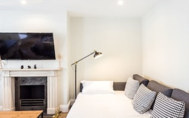 The Oxford Street Retreat - Modern 3BDR in 2 Apartments