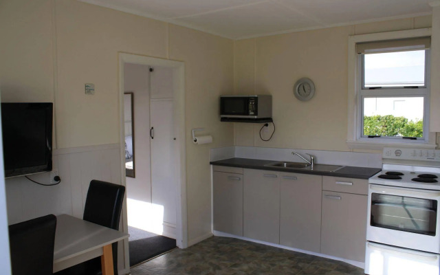 Pohara Beachfront Motel