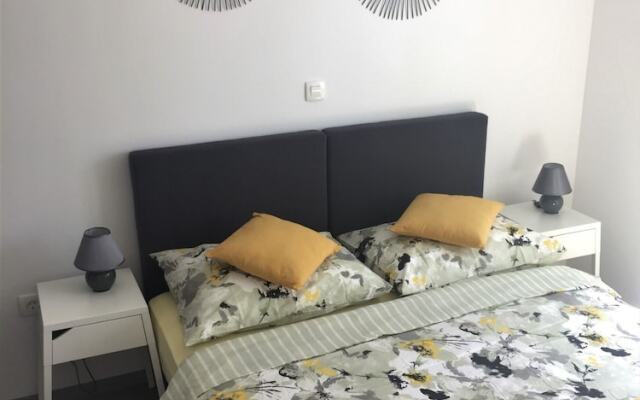 Sunflower-beautiful Modern Apt. w. Terrace&garden