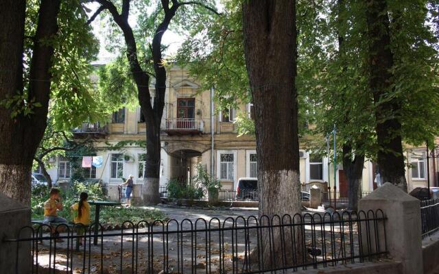 Apartments On Voroncovskiy Lane