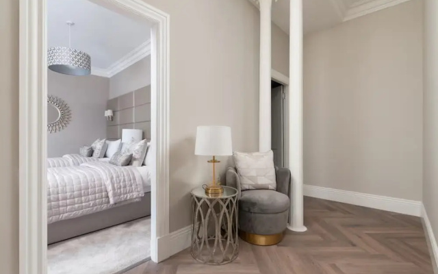 Luxury Georgian City Retreat 5-Star Location