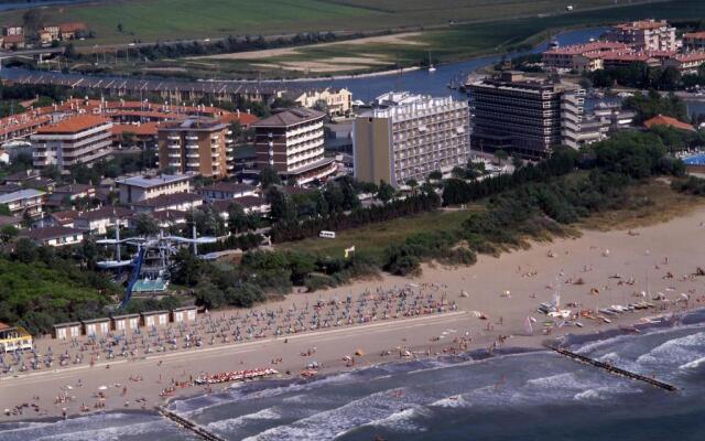 Hotel Ambassador