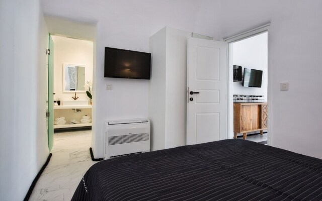 Stunning Villa, Private hot tub in Thera Santorini