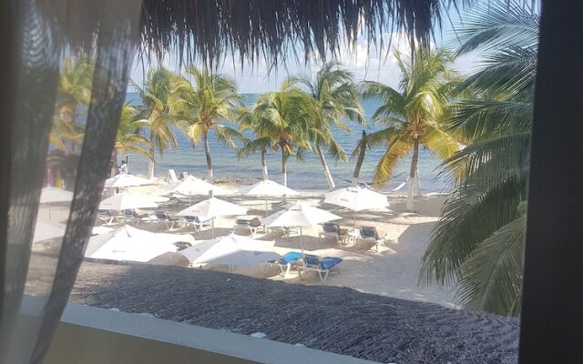 Amaris Beach Club
