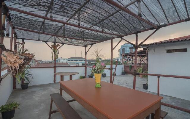 RedDoorz Hostel near Braga Citywalk