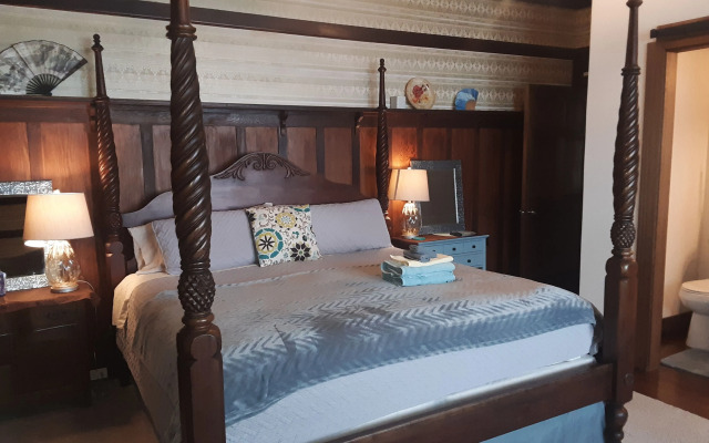 Hilo Bay Oceanfront B&B