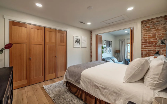 Bavarian Lodge Suites
