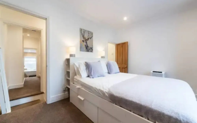 Charming Period Home Near Surbiton With Garden