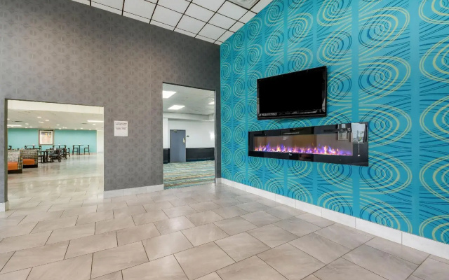 Clarion Inn & Suites Convention Center Near Bricktown