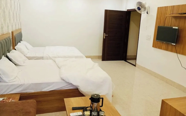 Hotel Silver Oaks Inn Mathura