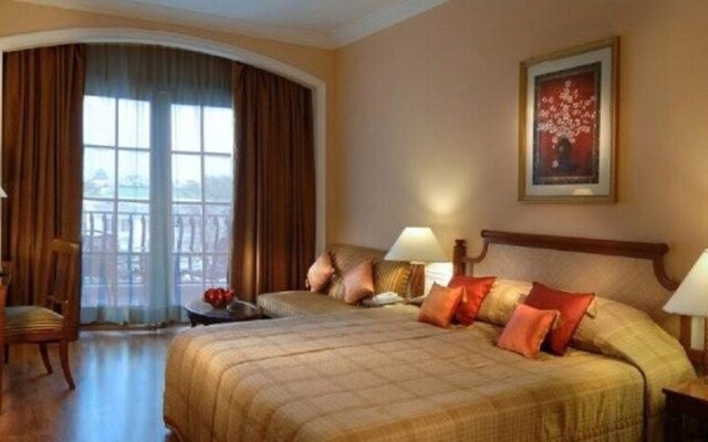DLF Club 4