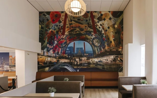 Rotterdam Teleport Hotel
