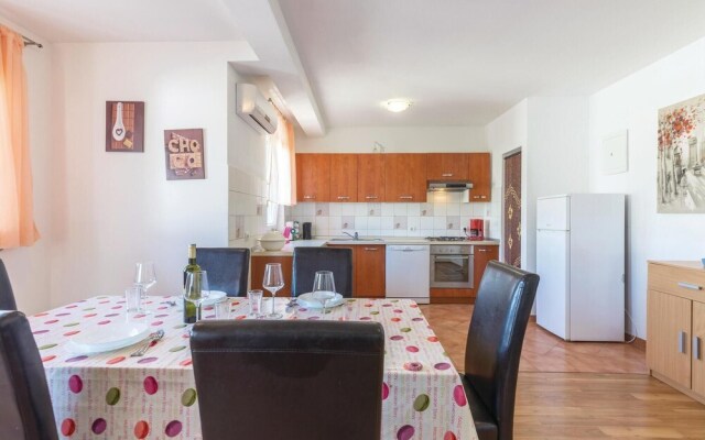 Stunning Home in Banjole With Wifi and 5 Bedrooms