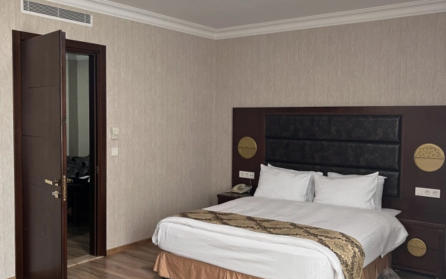 Отель Era Palace