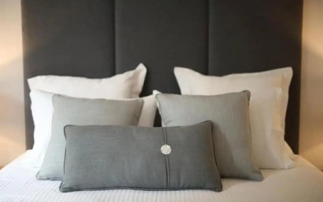 LeGeo-Luxurious Athenian Apartment