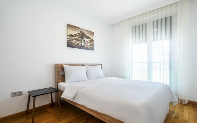 Chic Flat Near Public Transportation in Goztepe