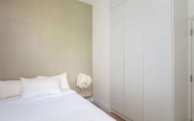 Bright 2BR Home in West Kensington, 6 Guests