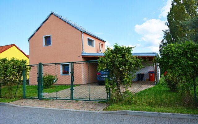 House With 4 Bedrooms in Lomnice nad Lužnicí, With Enclosed Garden and