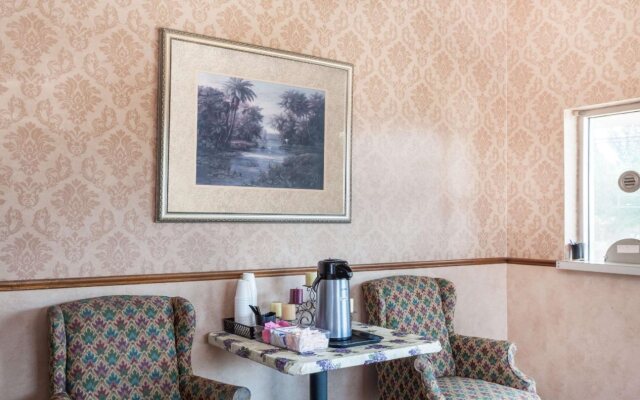 Relax inn by OYO Greeneville Near Hwy US-321