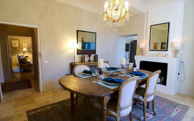 Luxurious Provencal Village House, Walk to Village Pool