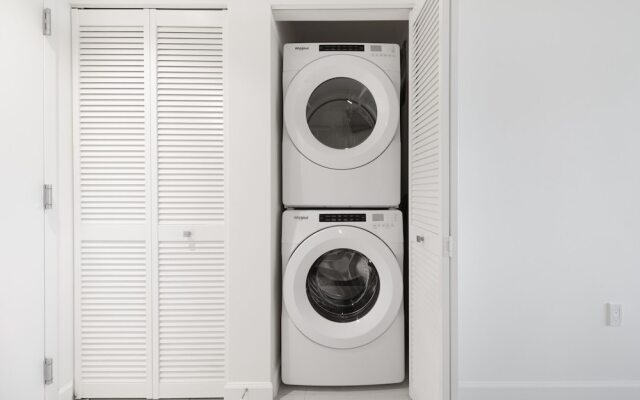 Cozy apt from Downtown Doral Park