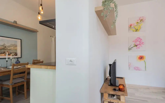 Old Court Hideaway by Rent all Como
