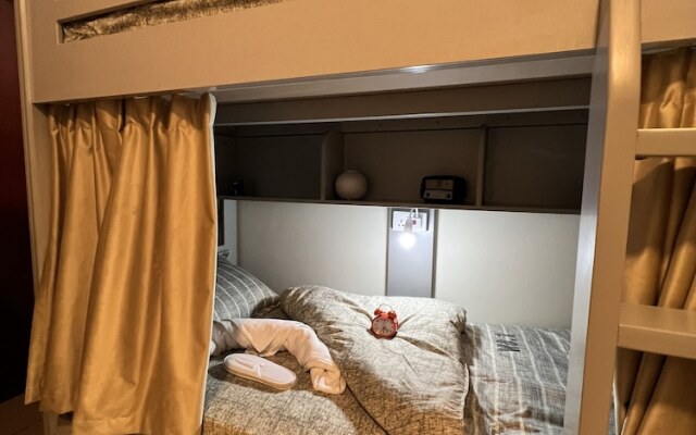 Robin Beach Hostel JBR