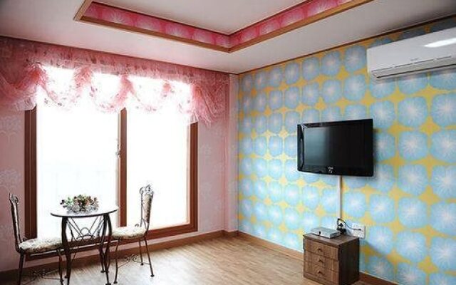 Ganghwa Punggyung gryujineon zip Pension