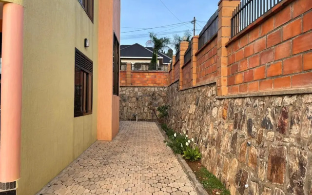 The Mugabi's Spacious Private Room