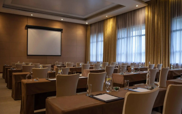 Renaissance Tianjin Lakeview Hotel