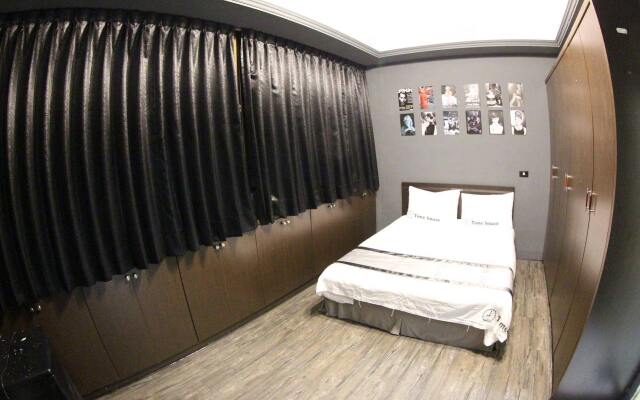 Time House Chain Hualien Train Station Hostel