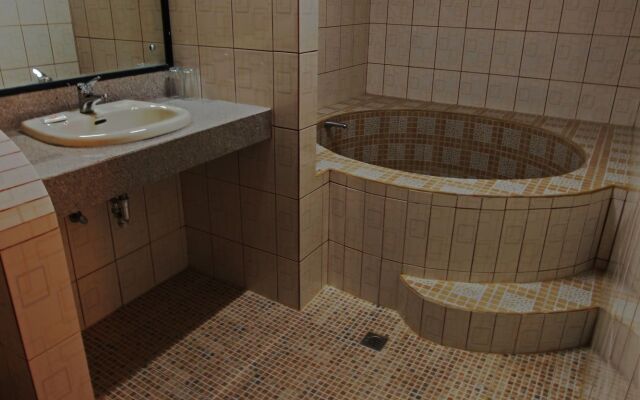 Paradise Resort & Dive Center