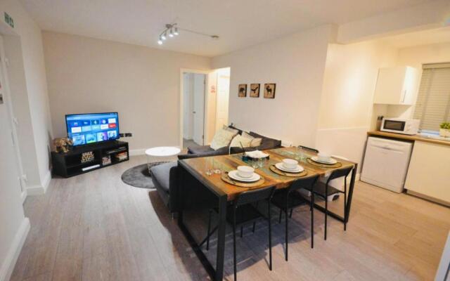 Stunning 3-bed Ground Floor Apartment in Coventry