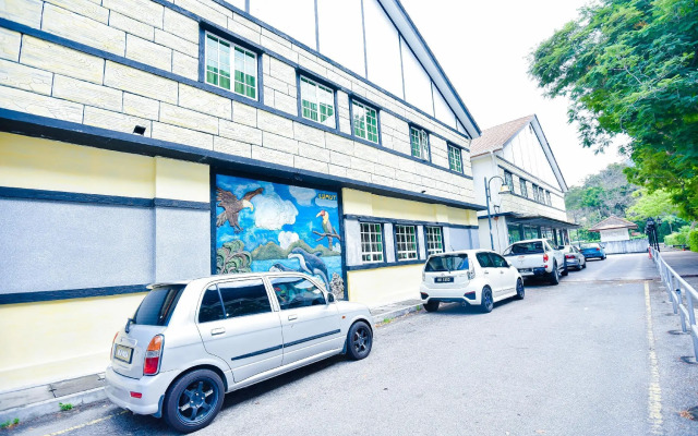 Lumut Suites
